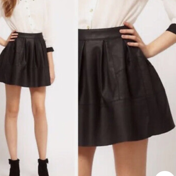 NWT 🖤 FAUX Leather , Lined , Pleated , Mini Skirt with POCKETS! Zipper on Back - Picture 12 of 12